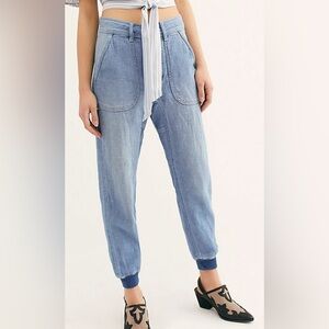 We The Free Skye Relaxed Boyfriend Jean Joggers Size 24 NWOT